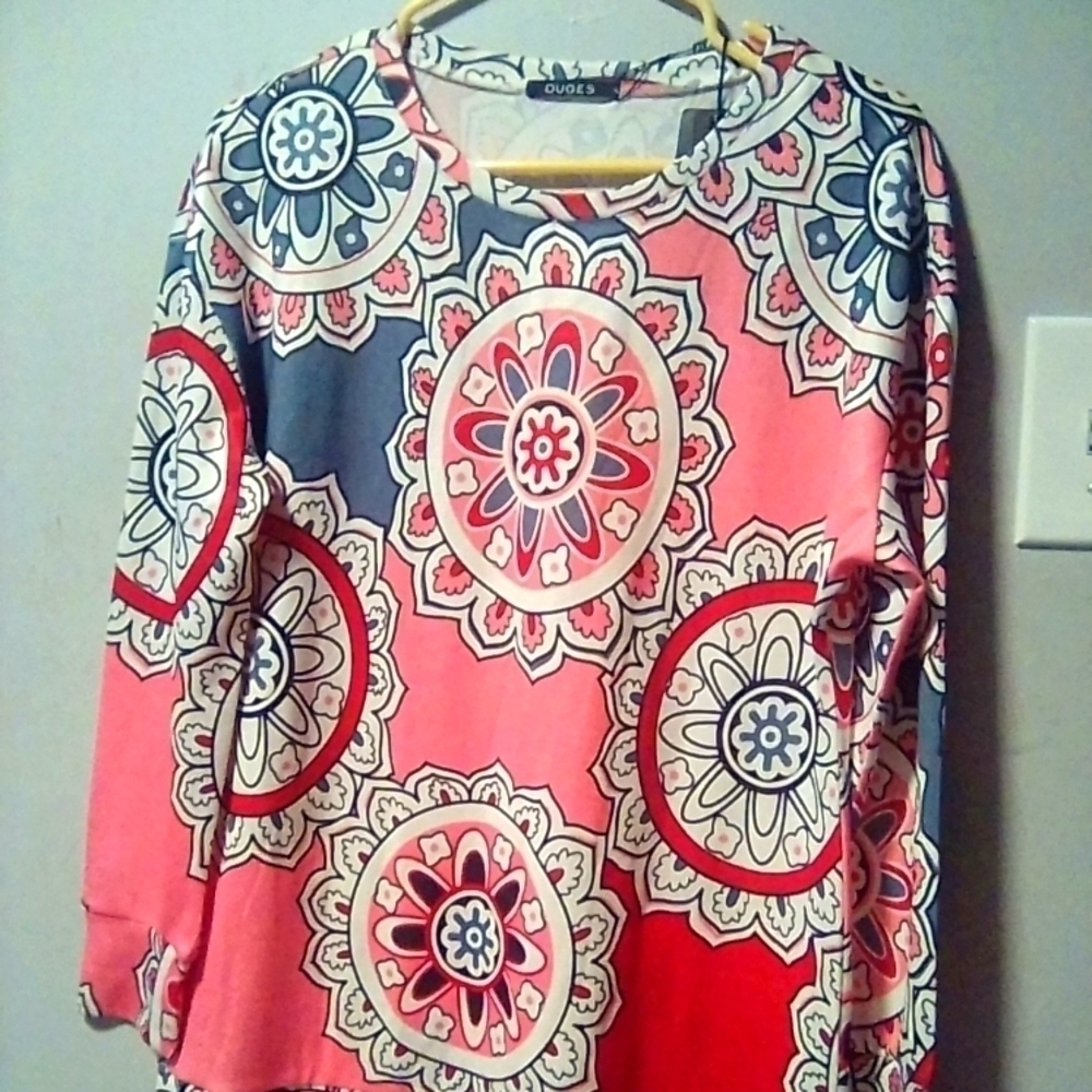 Ouges ladies long sleeve pullover top. Size XL.  NWT